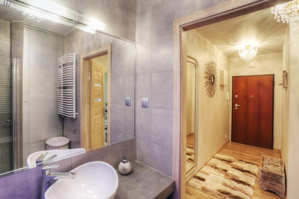 Ekskluzywny Apartament W Centrum Z Balkonem I Parkingiem Красков Екстериор снимка