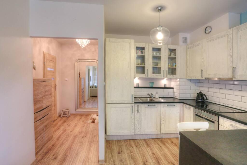 Ekskluzywny Apartament W Centrum Z Balkonem I Parkingiem Красков Екстериор снимка